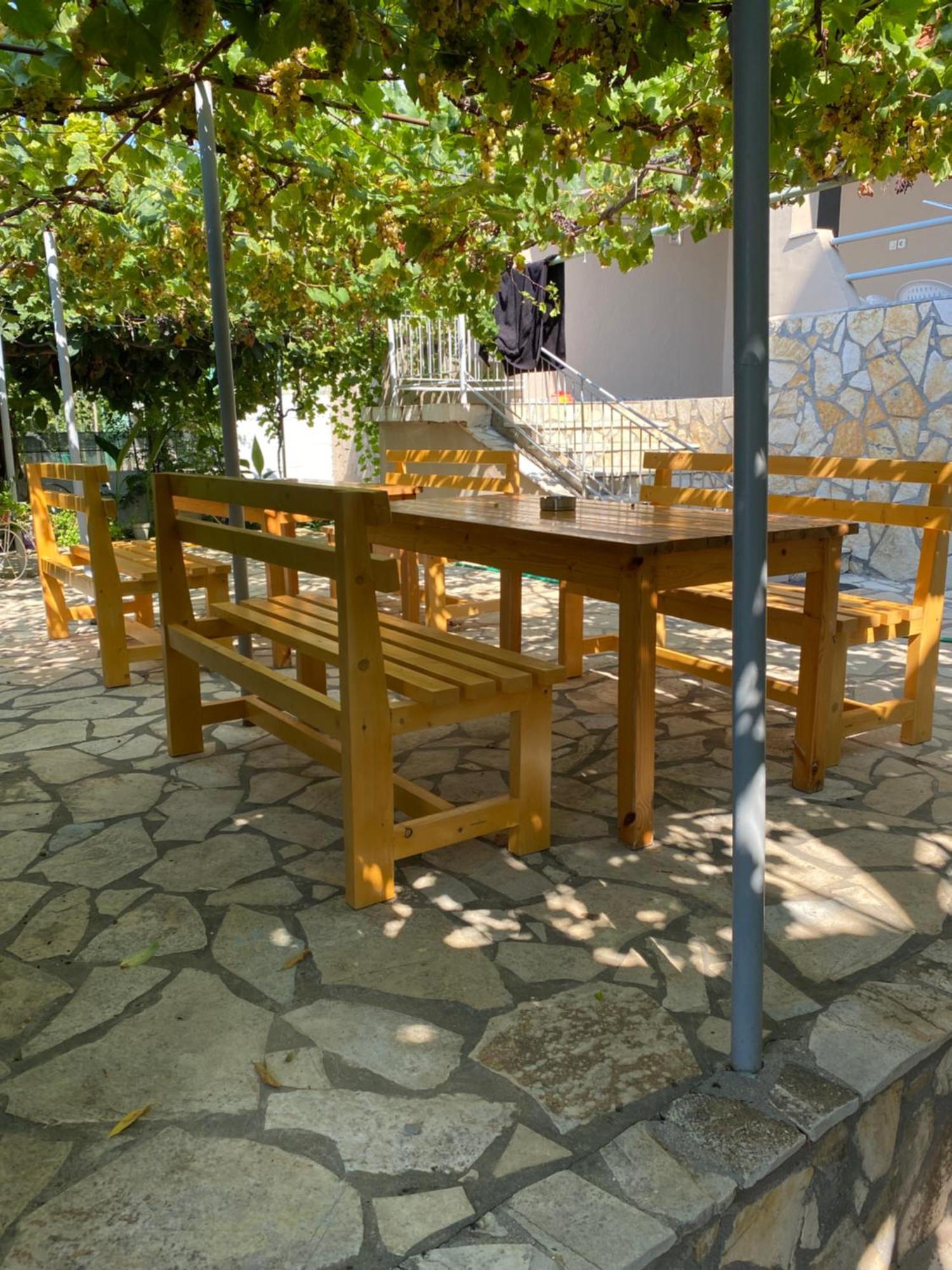 Vila Rapo Himare Luaran gambar