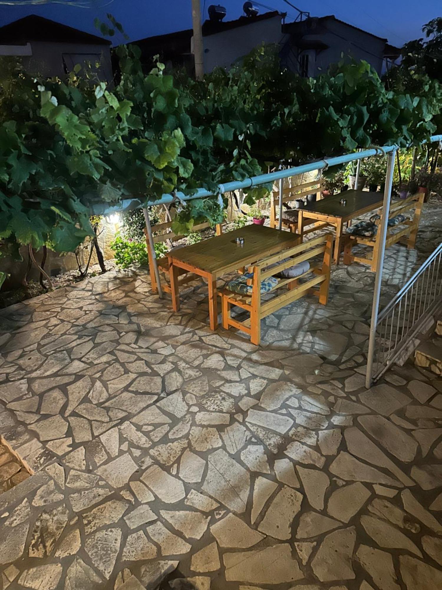Vila Rapo Himare Luaran gambar