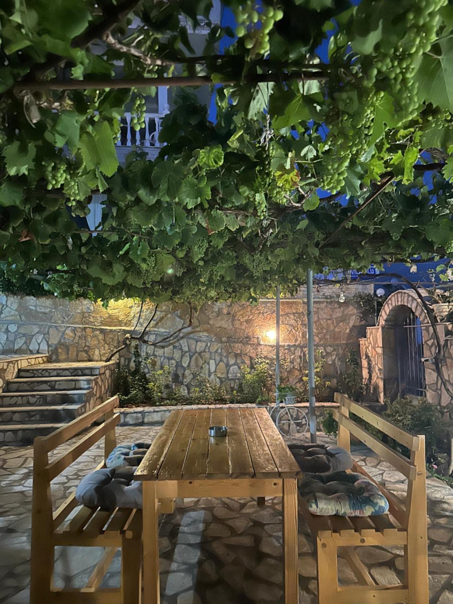Vila Rapo Himare Luaran gambar