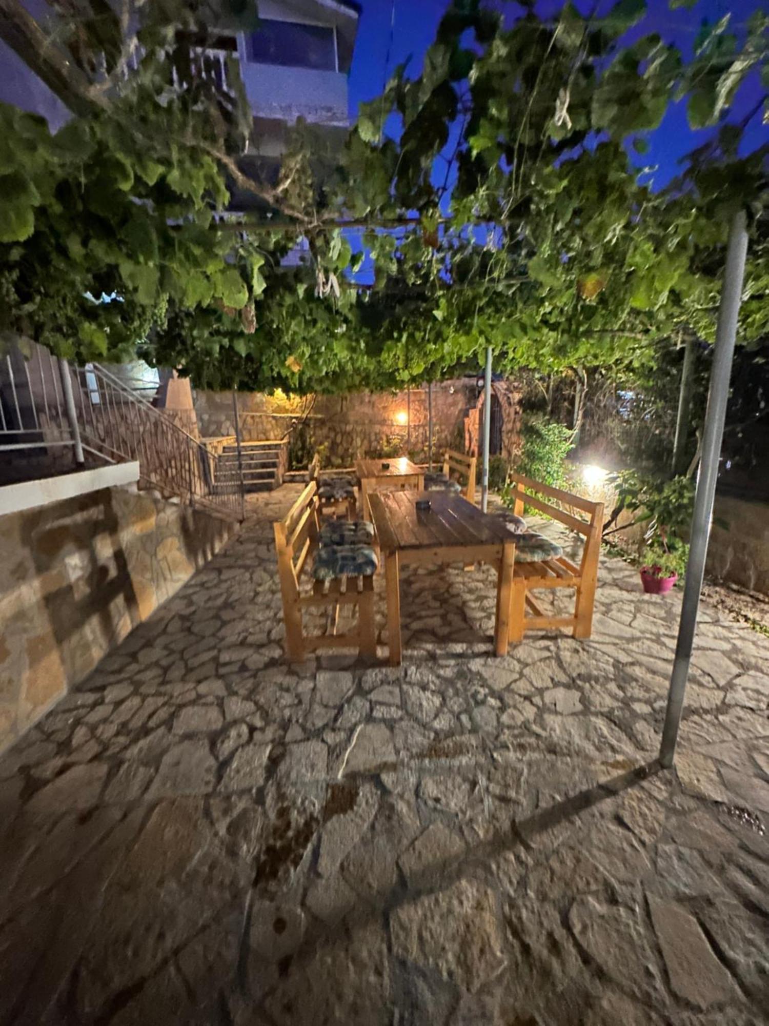 Vila Rapo Himare Luaran gambar