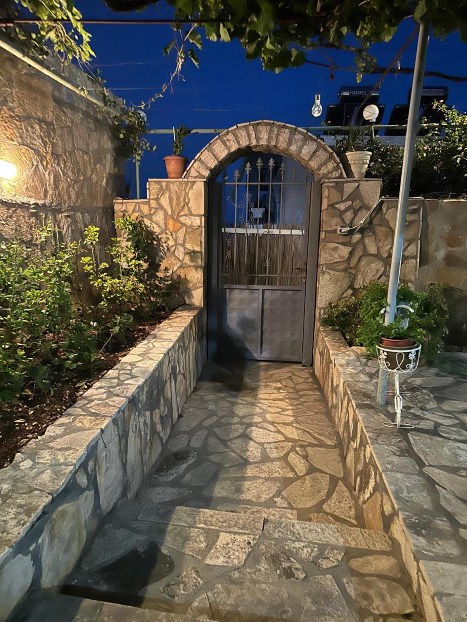 Vila Rapo Himare Luaran gambar
