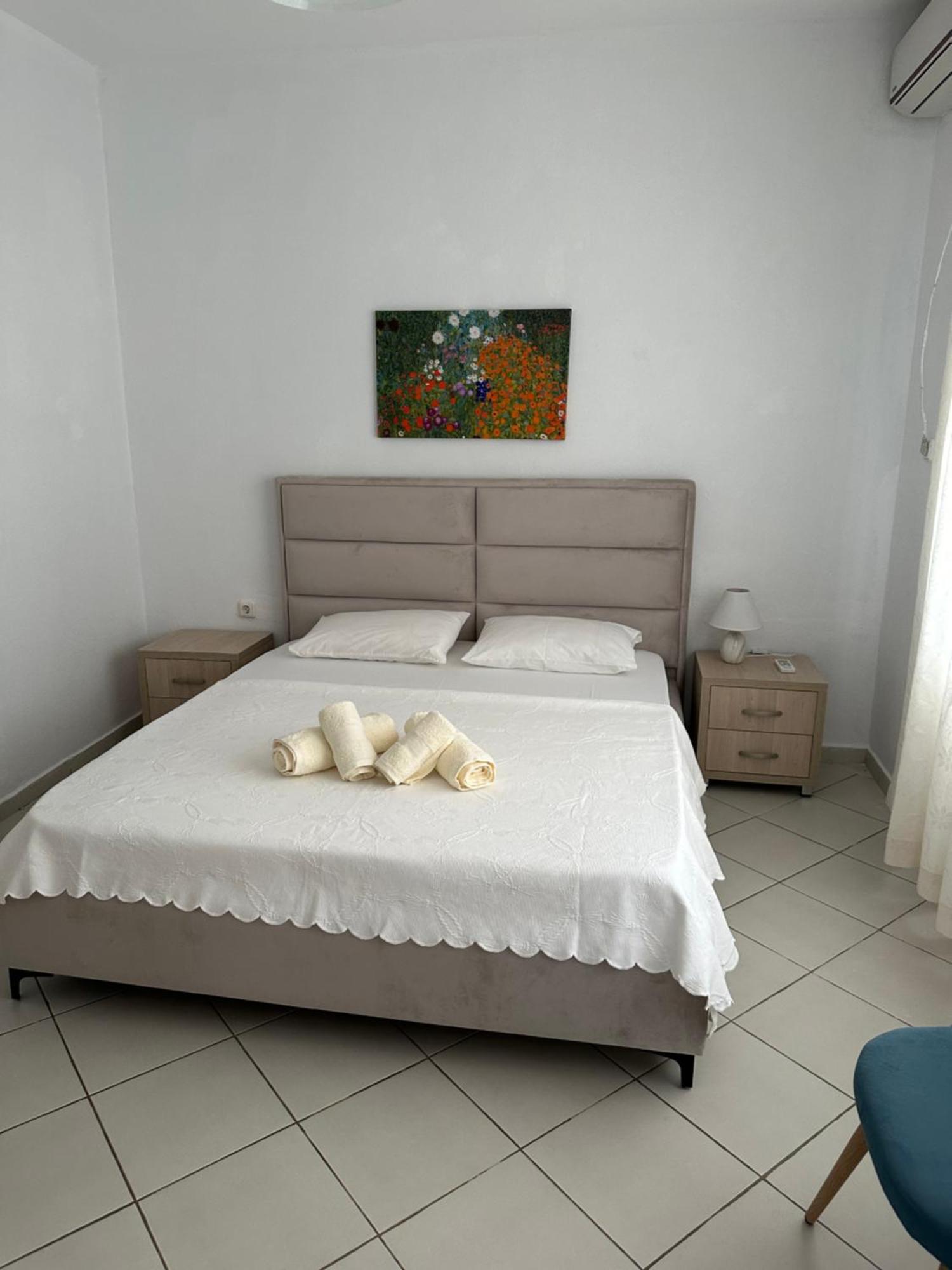 Vila Rapo Himare Luaran gambar